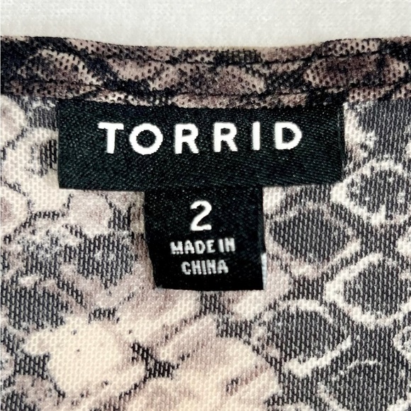 TORRID Animal Print Snakeskin Sheer Lightweight Mesh Babydoll Blouse Size 2X - Picture 9 of 14